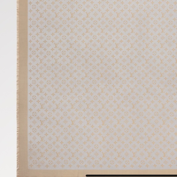 Louis Vuitton Monogram Shine Shawl- NWT AND LV BOX - Picture 3 of 4